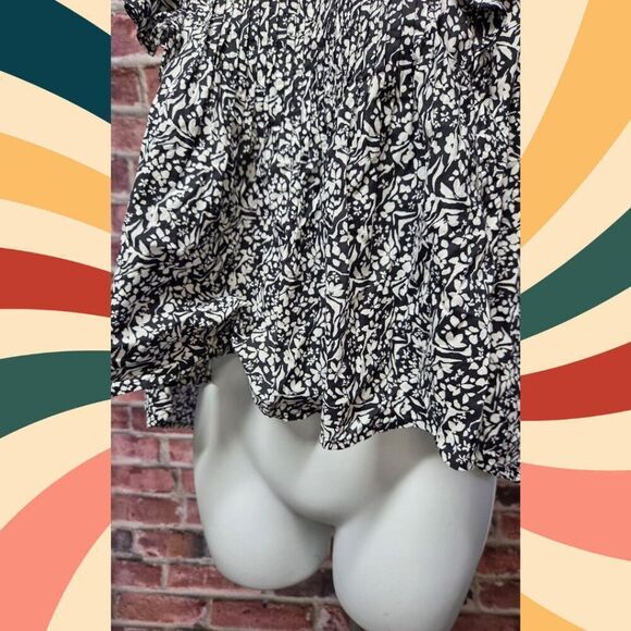 Universal Thread Black White Floral Top Large Ruffle Sleeve V Neck Cotton - Picture 2 of 5